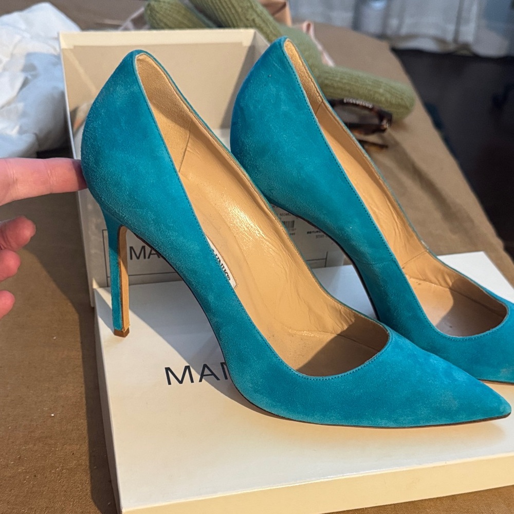 Manolo Blahnik Vibrant Blue Suede Heels - Picture 9 of 11